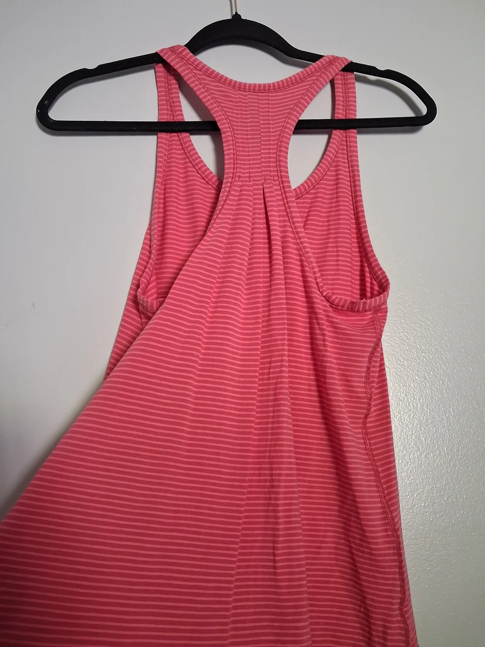 Lululemon Yogi Everyday Tank/Hyper Stripe Fireside Red Flash Light